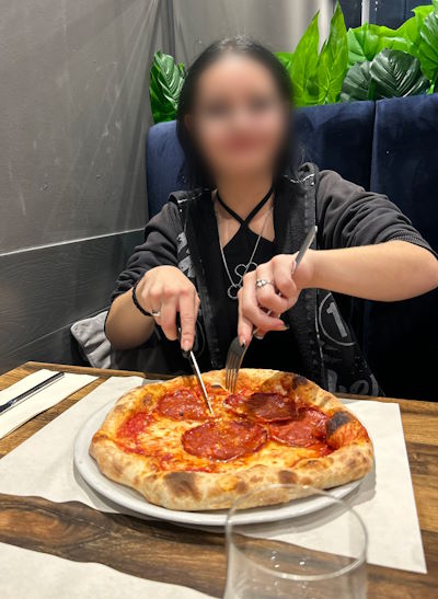 belle_theaterbesuch_pizza